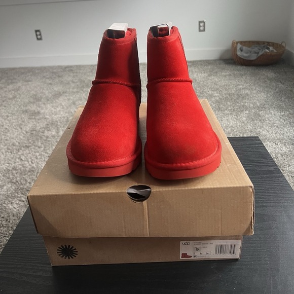 UGG Classic Mini Side Logo Boots Samba Red Black  - Women's Size 9 - Picture 1 of 11